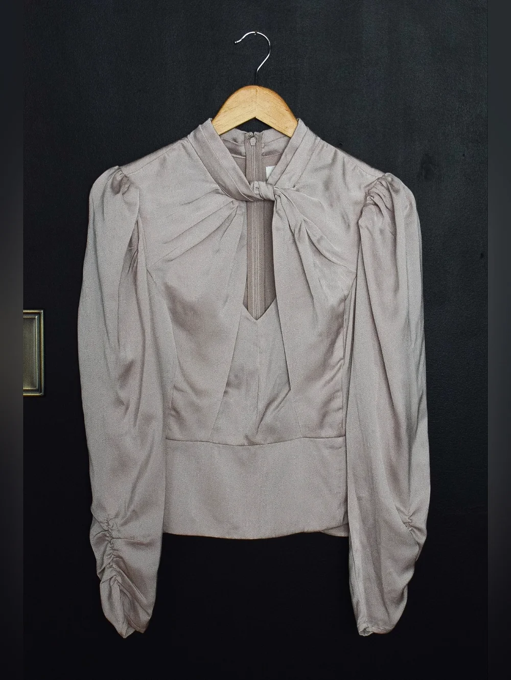 ASTR The Label Satin Twist Cut Out Puff Sleeve Blouse Keyhole Pink Sz L Coquette